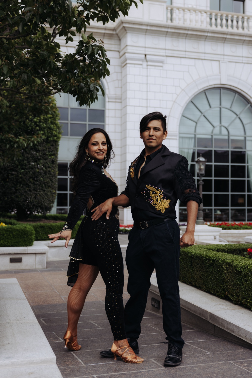 A FÉNIX Bachata couple posed outdoors