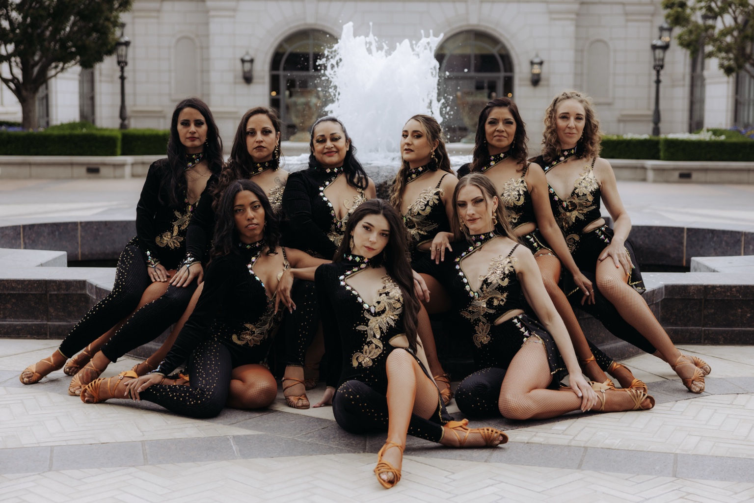 FÉNIX Ladies Bachata team posed together by a fountain
