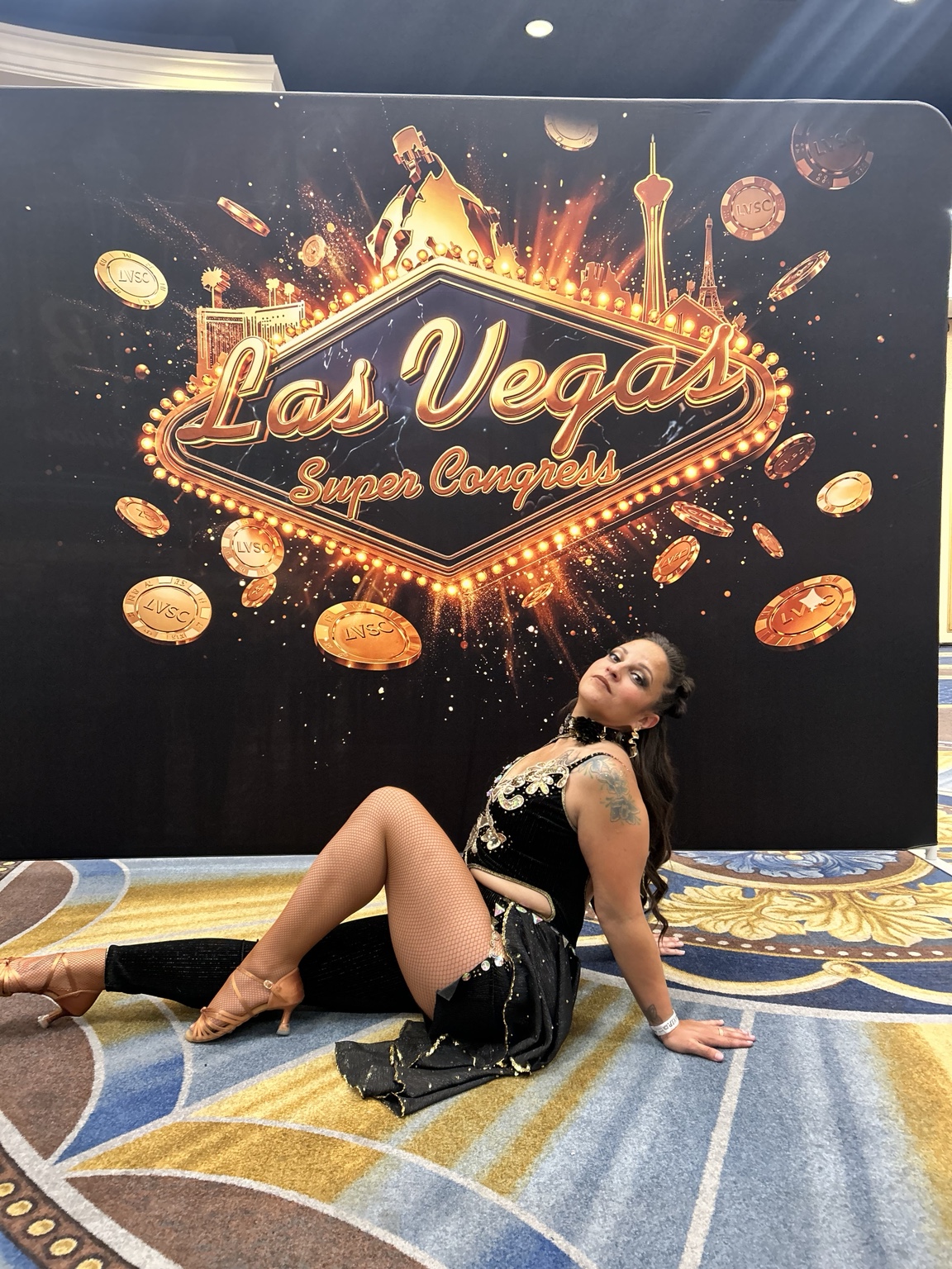 FÉNIX Ladies dancer posing at the Las Vegas congress